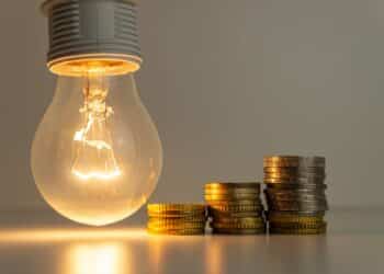 Famílias de baixa renda receberão até 50% de cashback do imposto da conta de luz