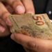 Viajar, quitar dívidas ou ter uma reserva de emergência: o que fazer com o que sobrou do salário?