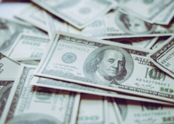Vitória dos argentinos! Real desvaloriza mais que o peso em relação ao dólar