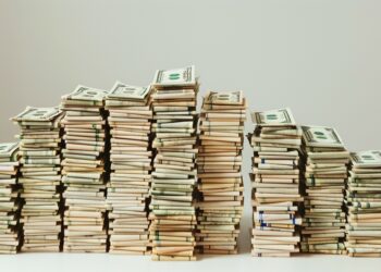 Como o maior bilionário do Brasil triplicou sua fortuna em apenas 1 ano?