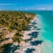 Home office na praia? Veja as 5 cidades litorâneas com melhor custo de vida!