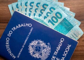 Optar pelo saque-aniversário do FGTS significa abrir mão do seguro-desemprego?