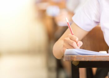 Estudantes podem ganhar R$ 200 se fizerem o ENEM 2024; veja como receber