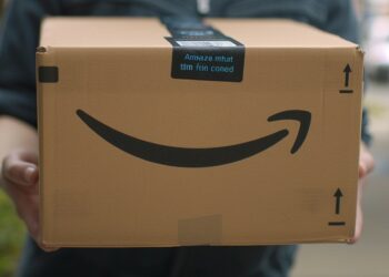 Amazon vai dar descontos de até 50% para quem comprar pelo celular; veja os dias