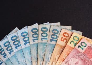 Quanto é preciso ganhar por mês para ser considerado rico no Brasil?