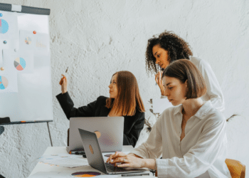 Você é ‘CLT Premium’? Entenda o que significa o termo que viralizou nas redes